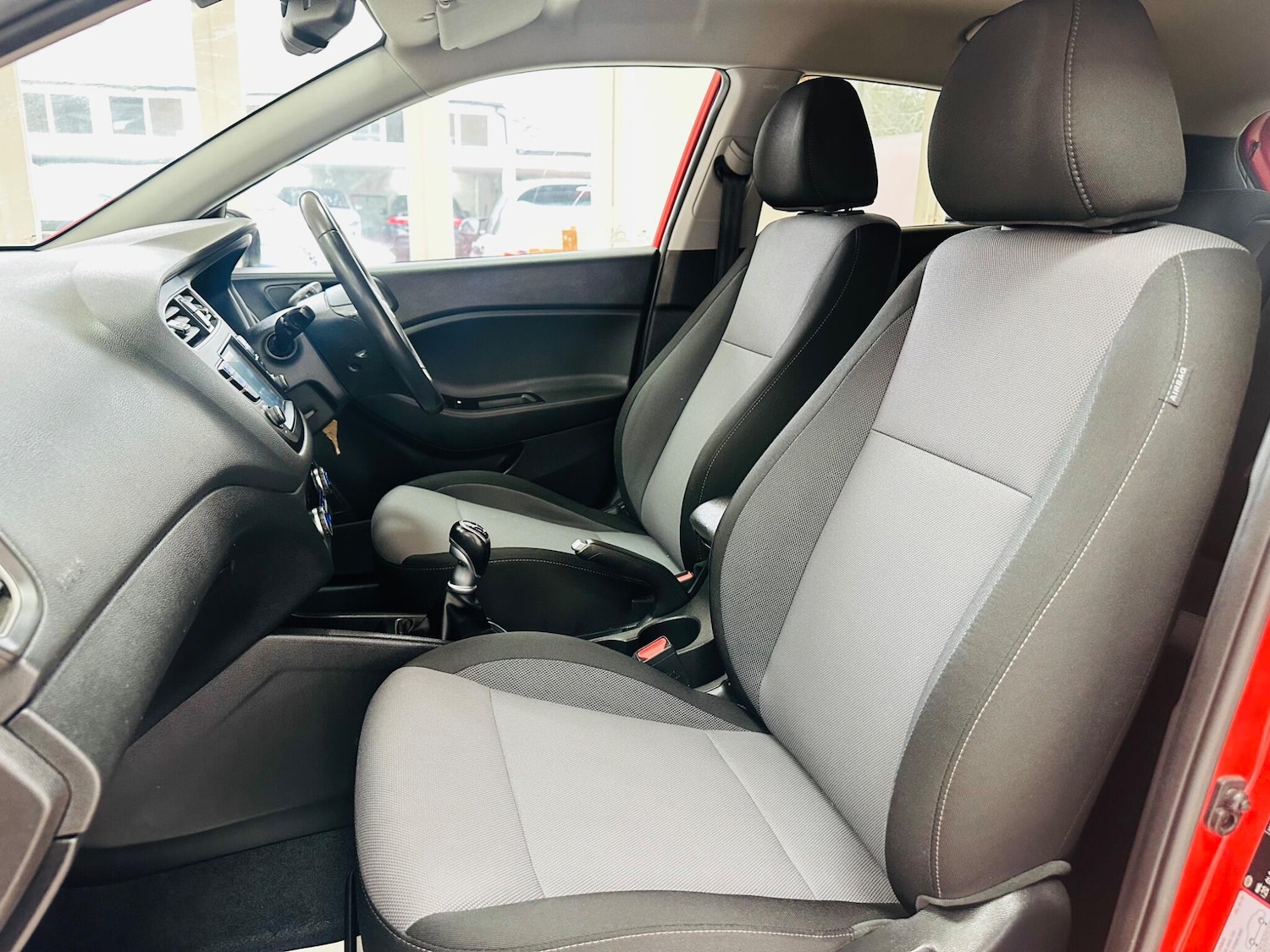 Used Hyundai i20 2018 for sale - 77696232: Photo 10