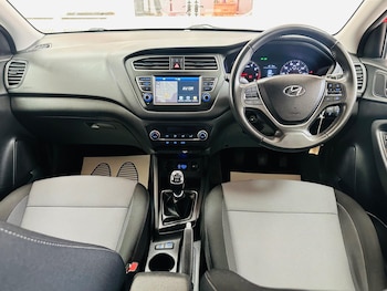 Used Hyundai i20 2018 for sale - 77696232: Photo