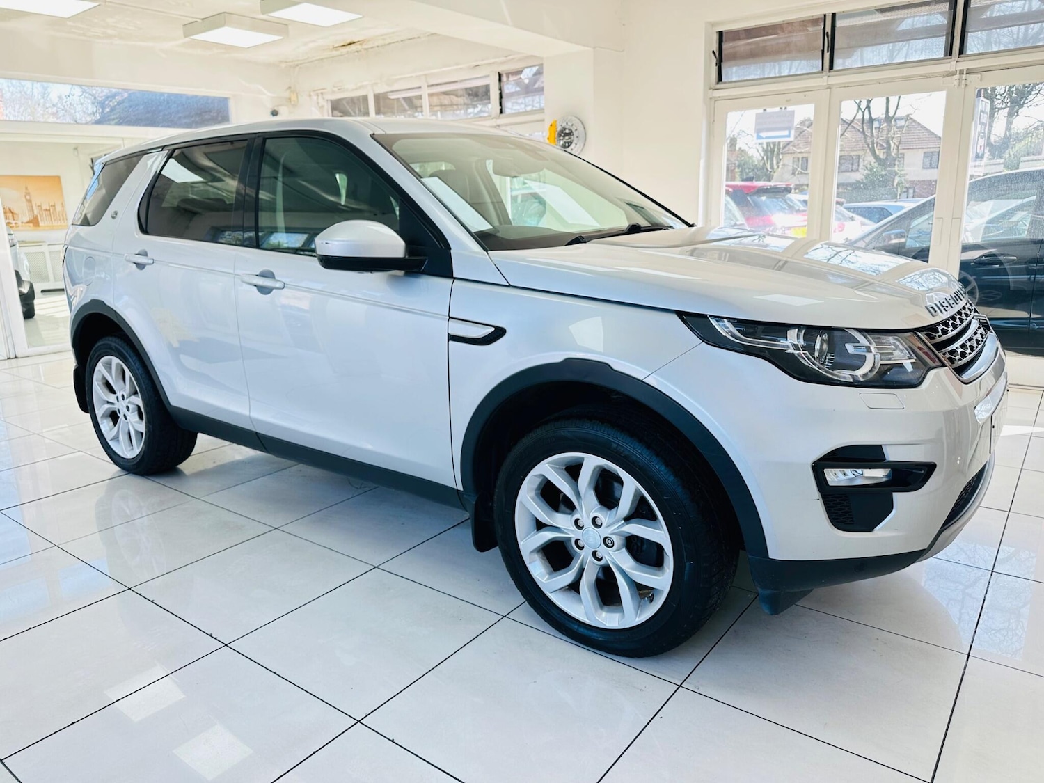Used Land Rover Discovery Sport 2015 for sale - 78019378: Photo 2