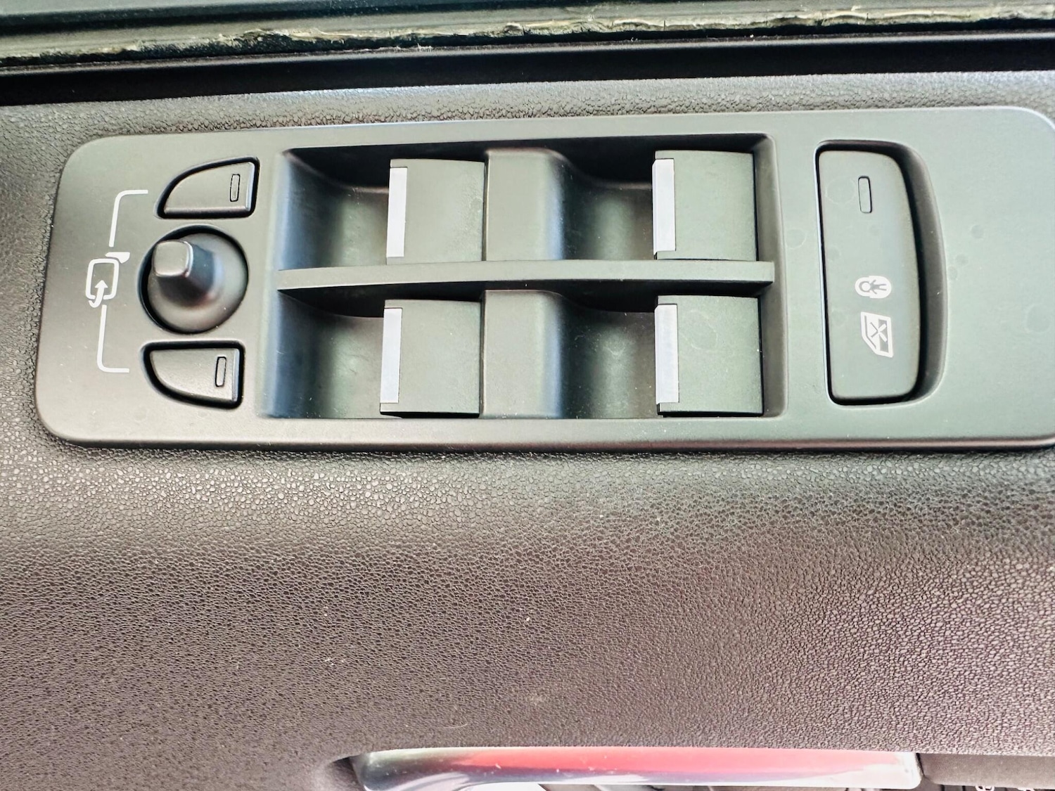 Used Land Rover Discovery Sport 2015 for sale - 78019378: Photo 25