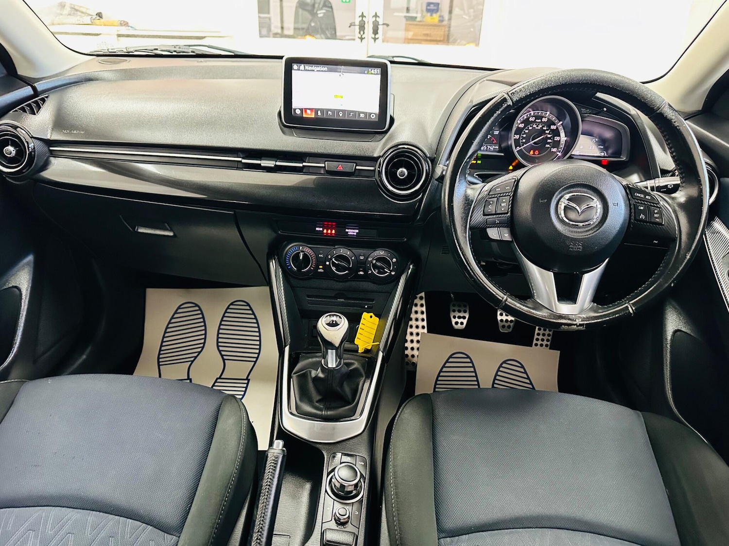 Used Mazda Mazda2 2015 for sale - 76472443: Photo 3