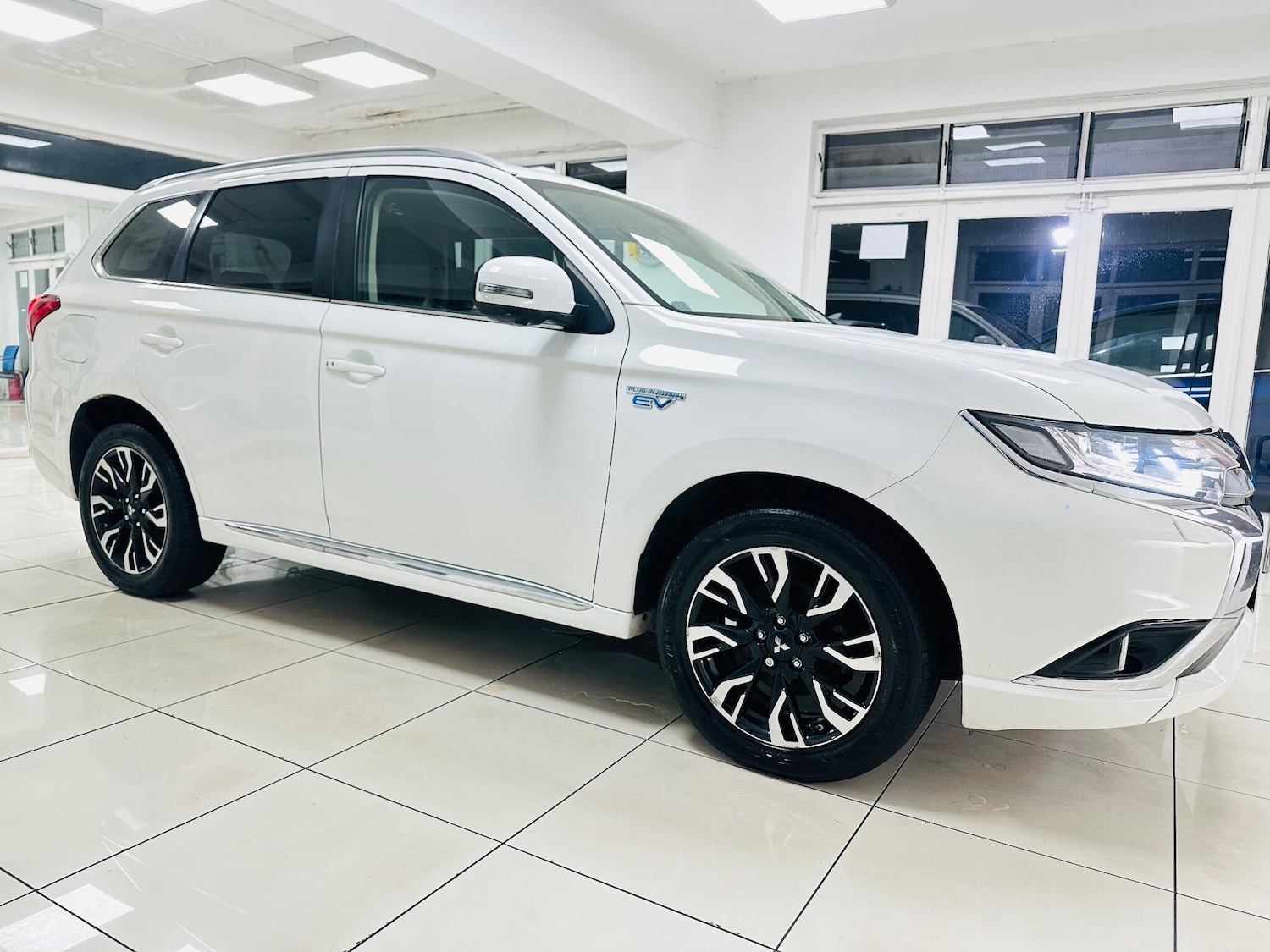 Used Mitsubishi Outlander 2017 for sale - 77109309: Photo 2