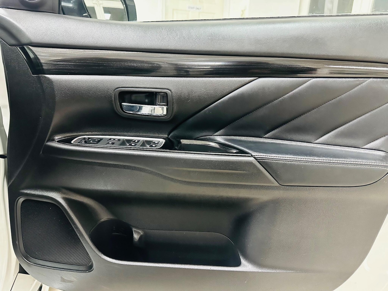 Used Mitsubishi Outlander 2017 for sale - 77109309: Photo 23