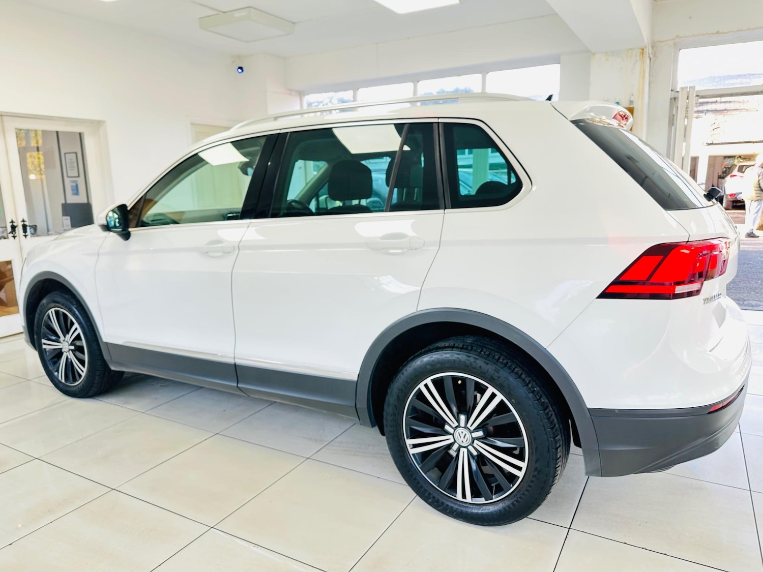 Used Volkswagen Tiguan 2016 for sale - 76994455: Photo 5