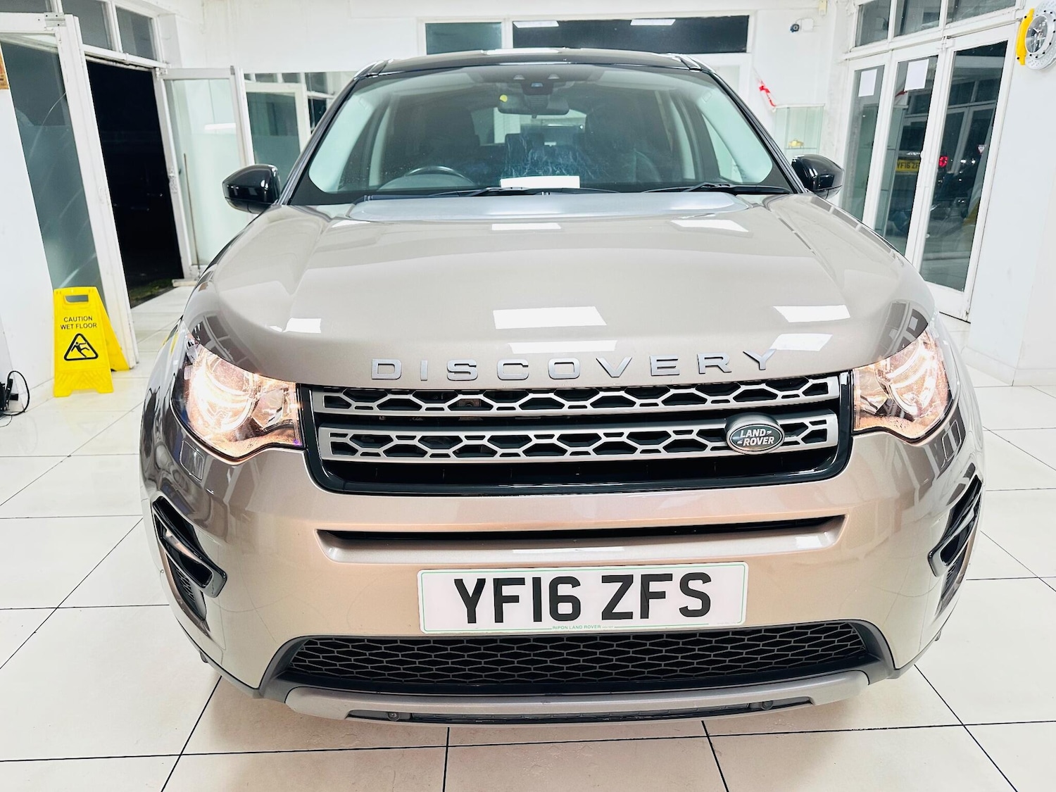 Used Land Rover Discovery Sport 2016 for sale - 76975607: Photo 2
