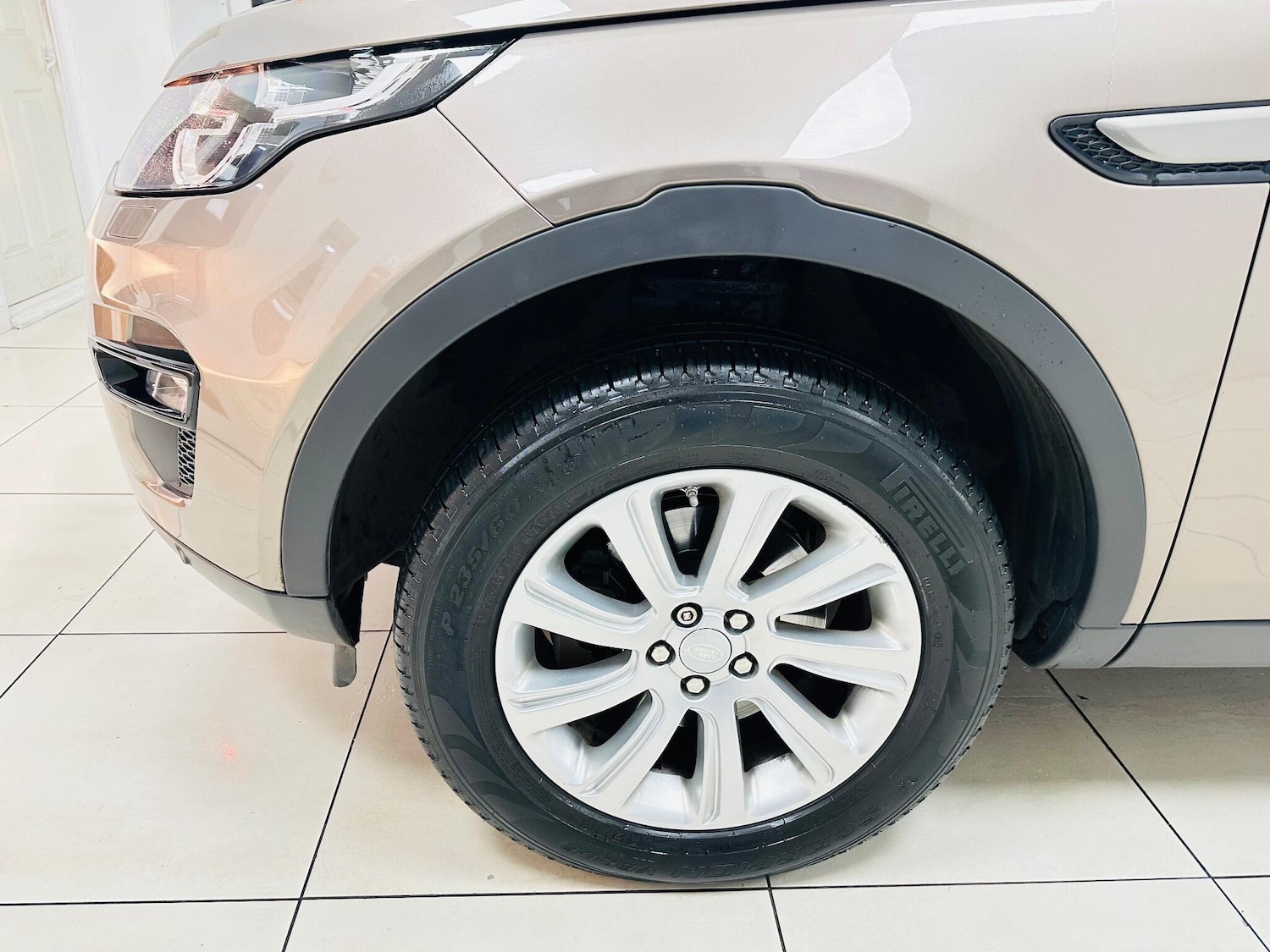 Used Land Rover Discovery Sport 2016 for sale - 76975607: Photo 9