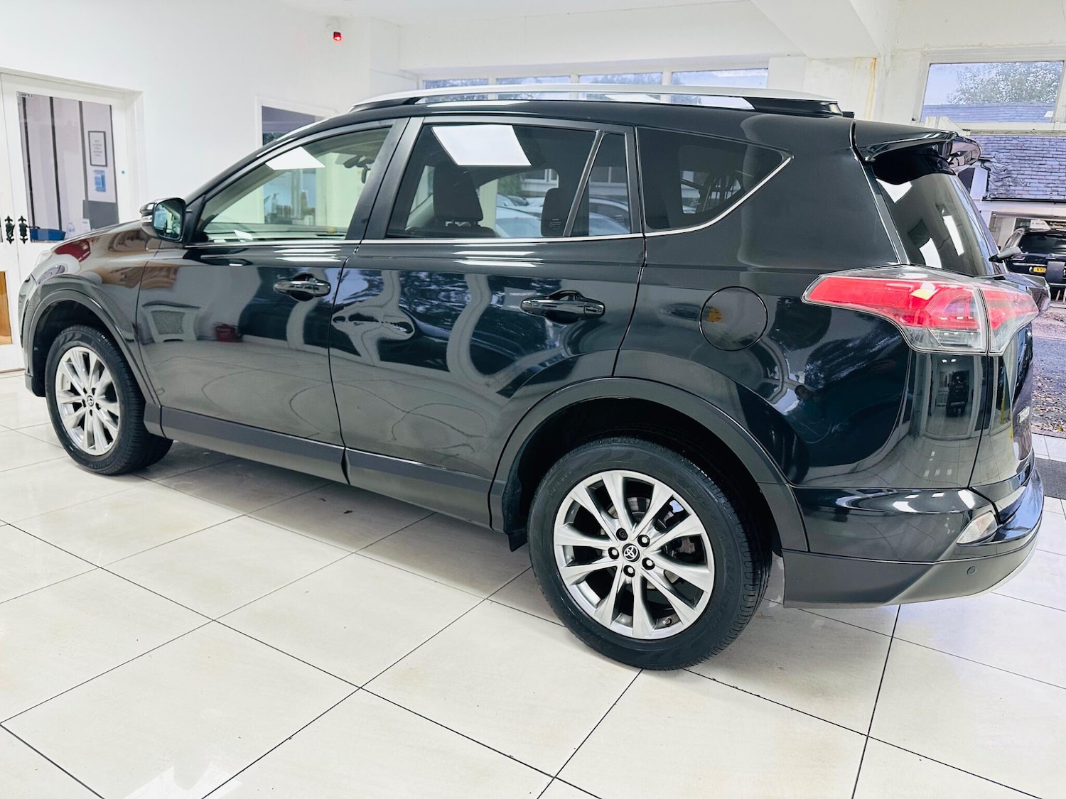 Used Toyota RAV4 2016 for sale - 76349888: Photo 16