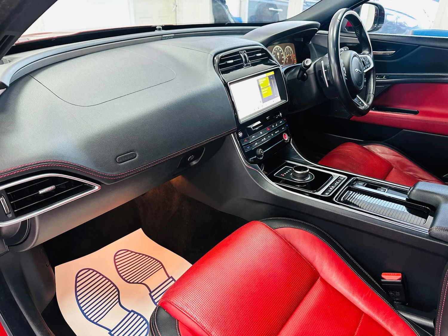 Used Jaguar XE 2017 for sale - 77957937: Photo 18