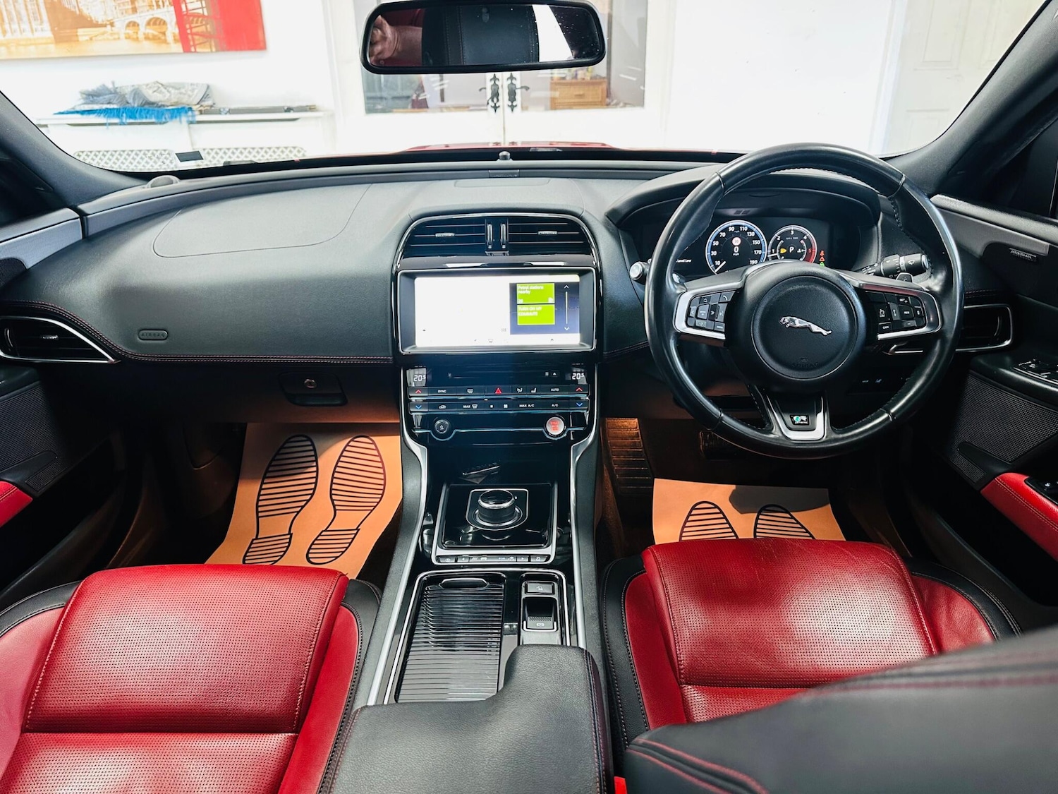 Used Jaguar XE 2017 for sale - 77957937: Photo 3