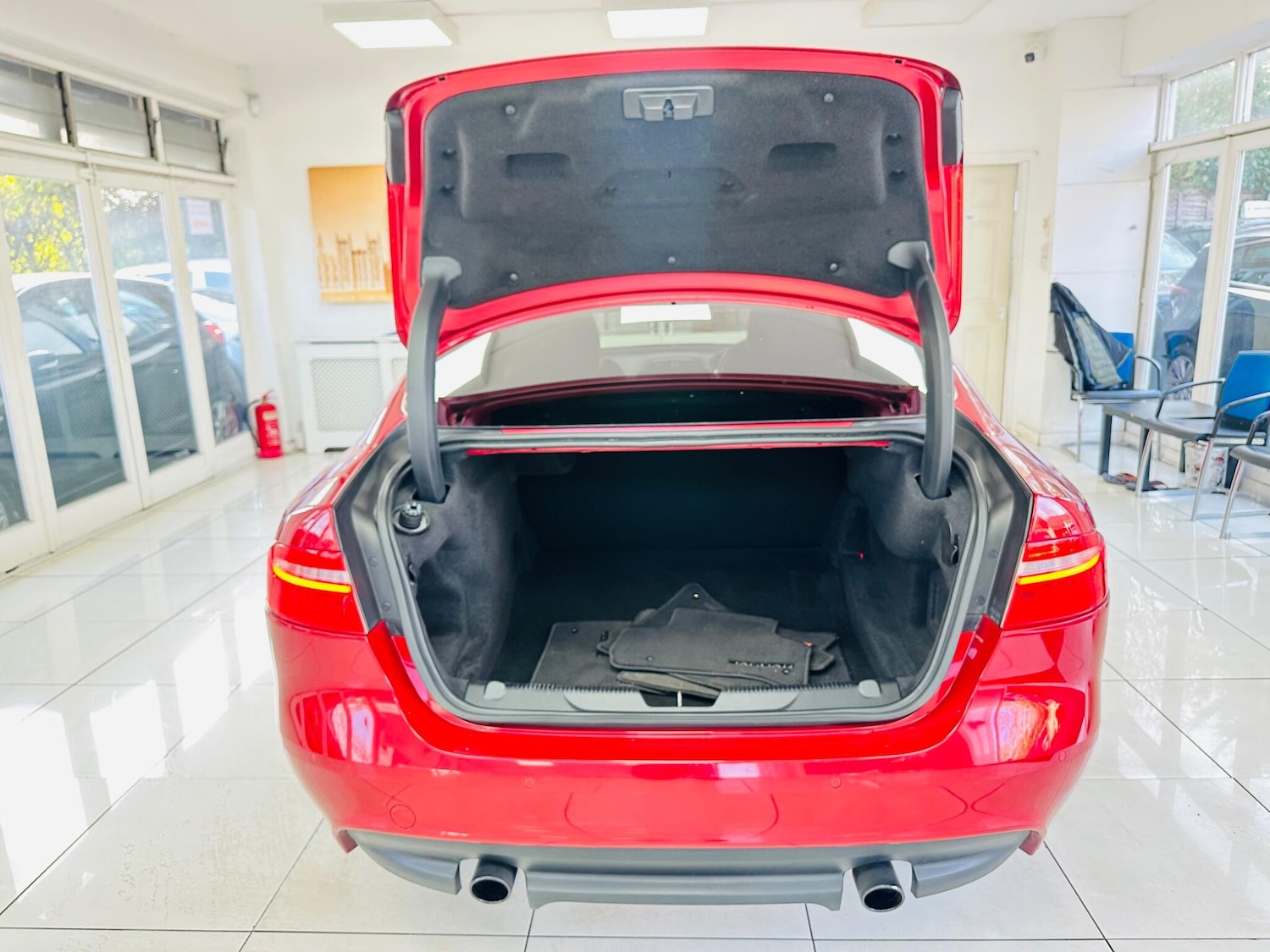 Used Jaguar XE 2017 for sale - 77957937: Photo 7