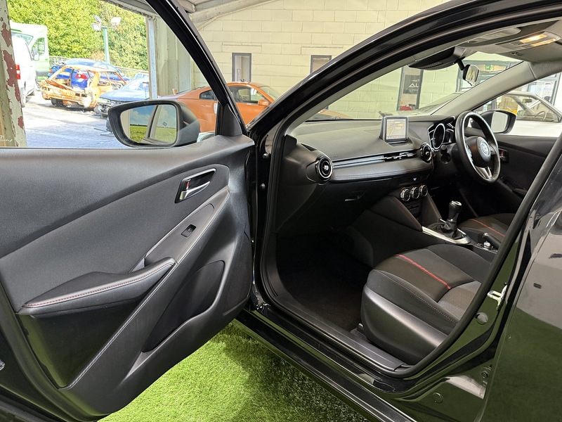 Used Mazda Mazda2 2015 for sale - 76194022: Photo 46