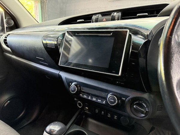 Used Toyota Hilux 2018 for sale - 76193920: Photo 28