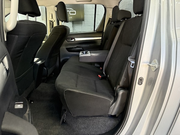 Used Toyota Hilux 2018 for sale - 76193920: Photo 41