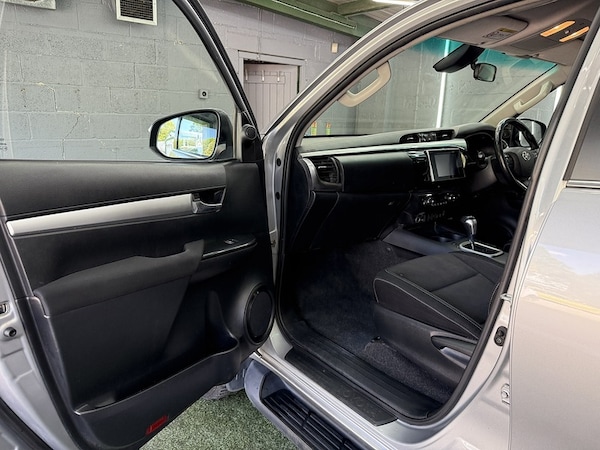 Used Toyota Hilux 2018 for sale - 76193920: Photo 44