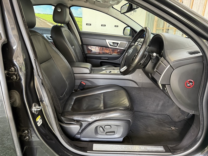 Used Jaguar XF 2010 for sale - 76193970: Photo 18