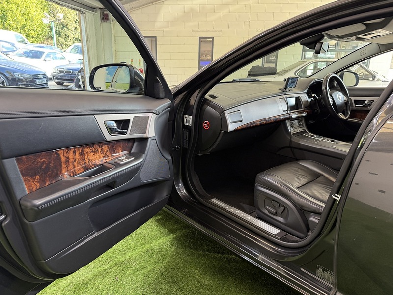 Used Jaguar XF 2010 for sale - 76193970: Photo 44