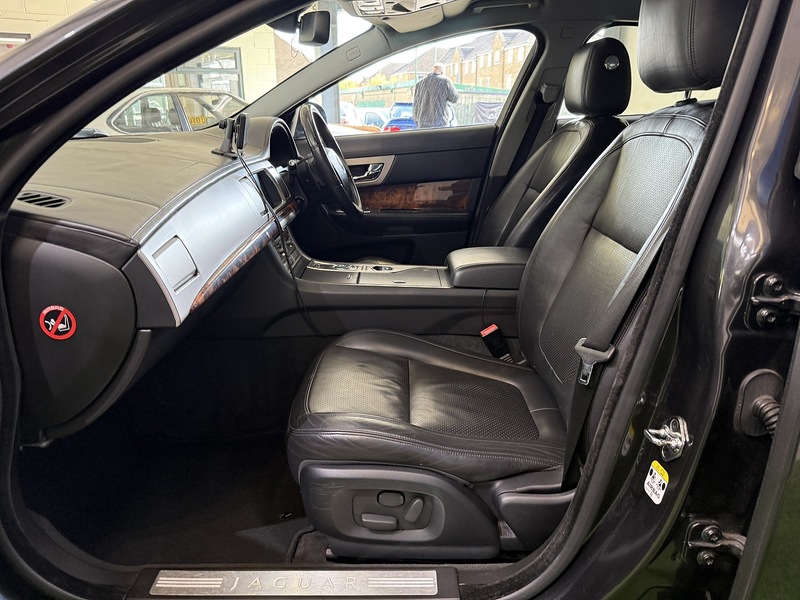 Used Jaguar XF 2010 for sale - 76193970: Photo 47