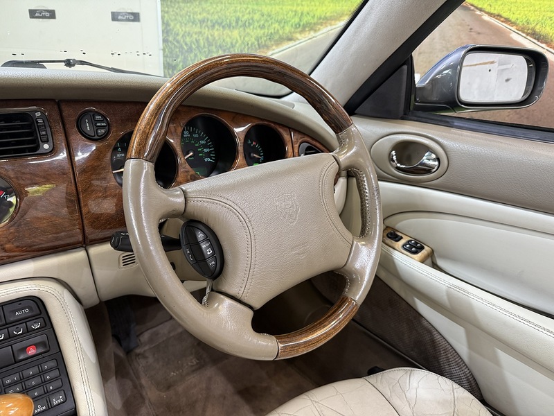 Used Jaguar XK8 1999 for sale - 77258872: Photo 15