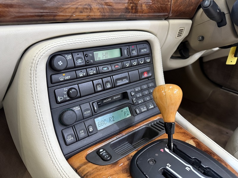 Used Jaguar XK8 1999 for sale - 77258872: Photo 19