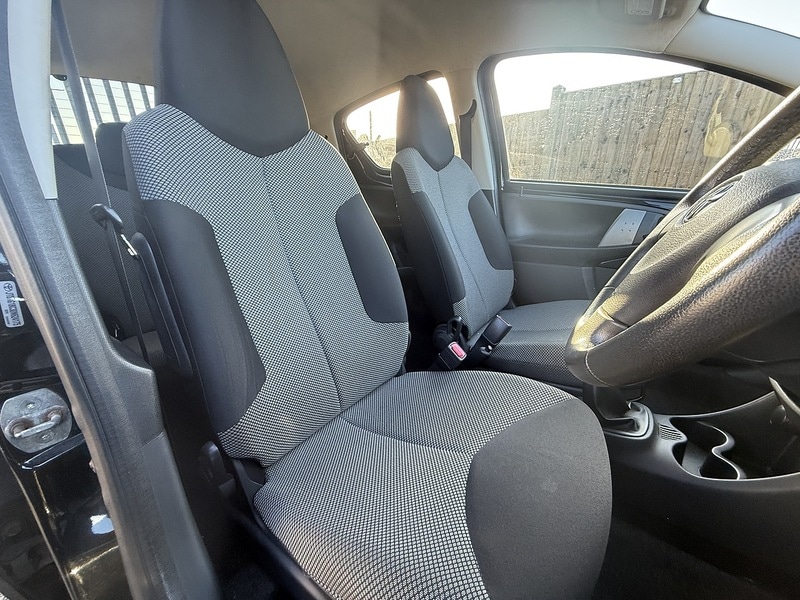 Used Toyota AYGO 2012 for sale - 77258894: Photo 15