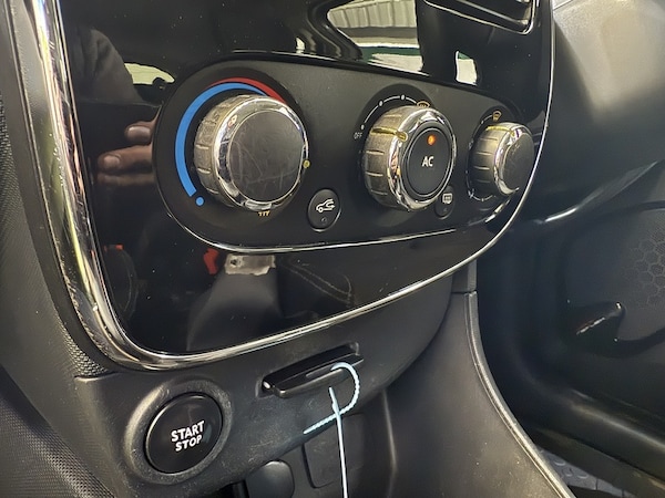 Used Renault Clio 2013 for sale - 76320118: Photo 53
