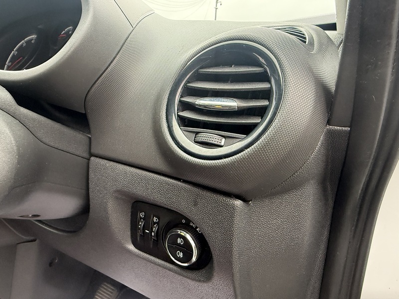 Used Vauxhall Corsa 2013 for sale - 77632266: Photo 31