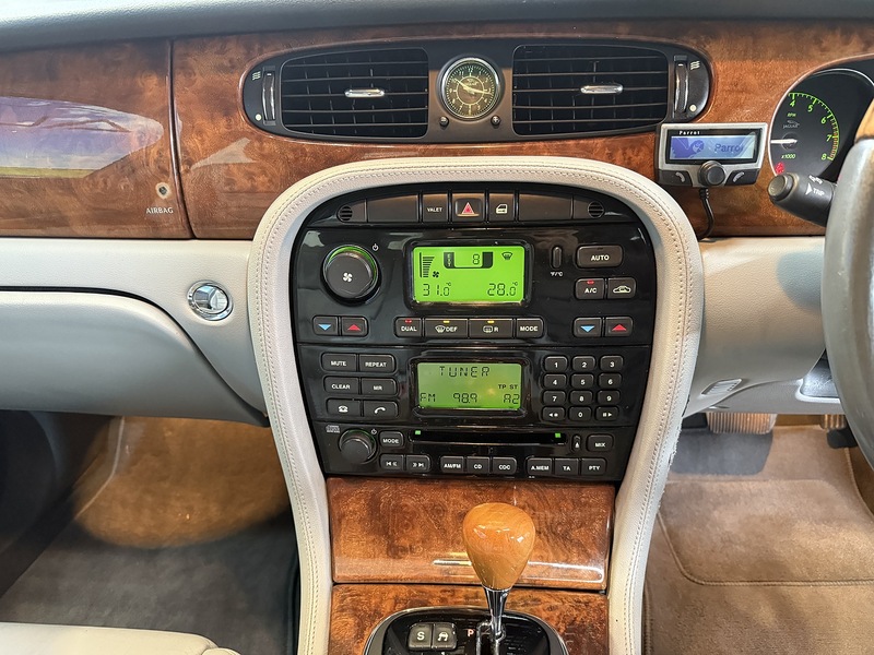 Used Jaguar XJ 2003 for sale - 77258891: Photo 31