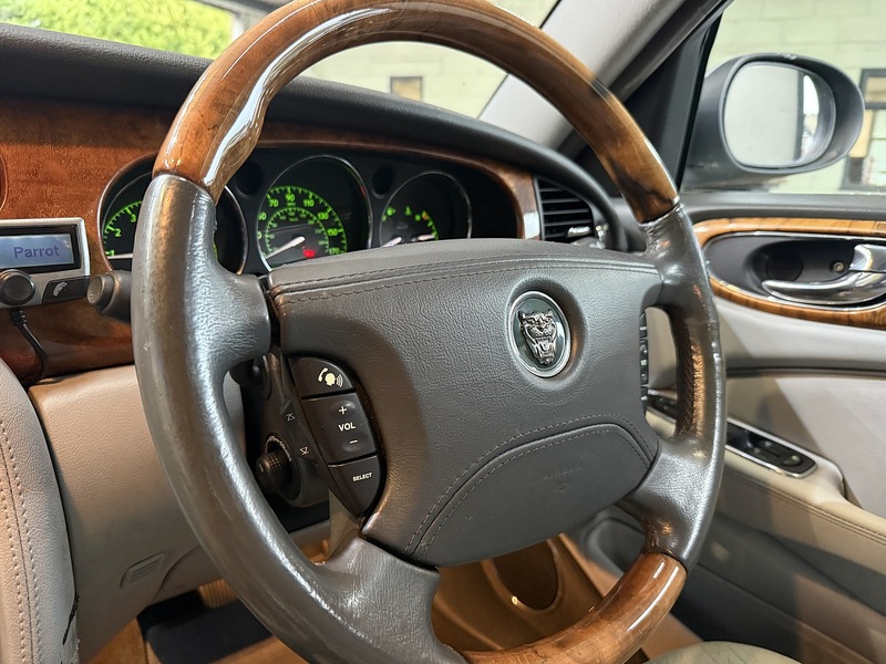 Used Jaguar XJ 2003 for sale - 77258891: Photo 63