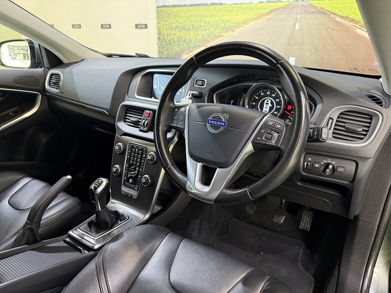 Used Volvo V40 2015 for sale - 76339763: Photo 11