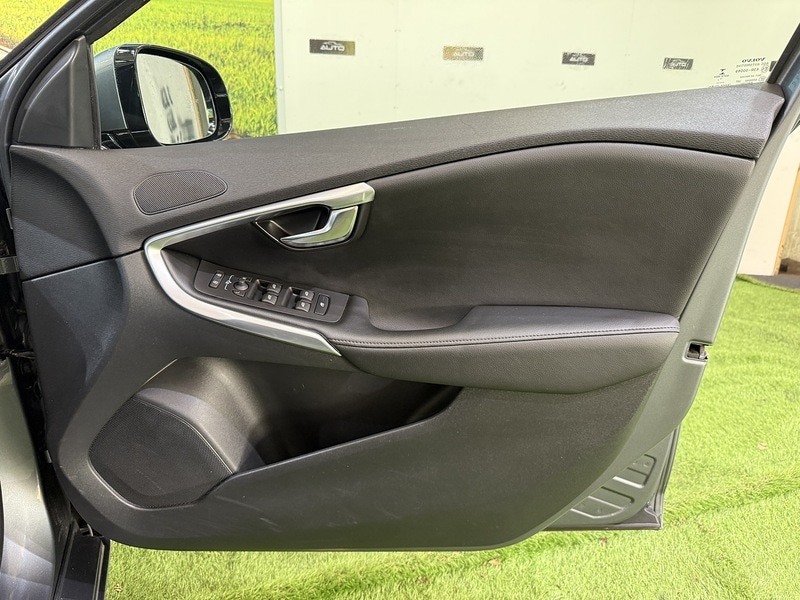 Used Volvo V40 2015 for sale - 76339763: Photo 12