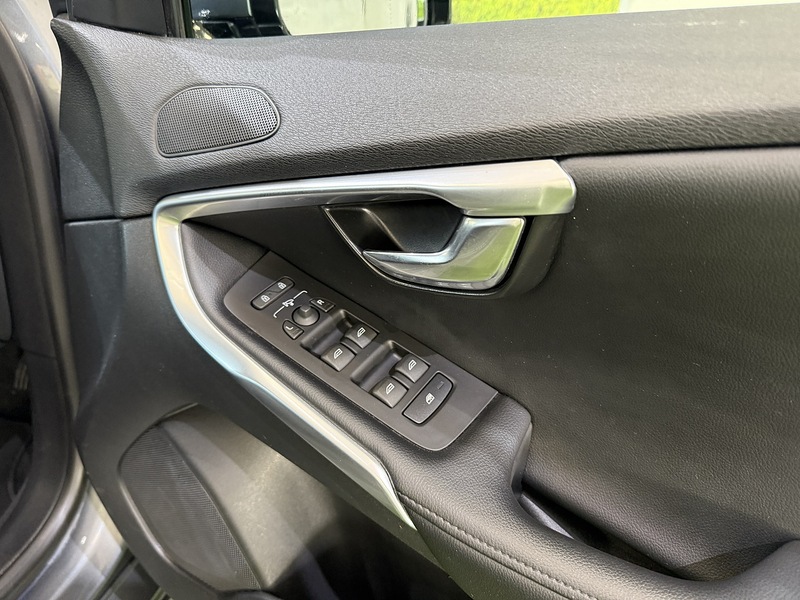Used Volvo V40 2015 for sale - 76339763: Photo 13