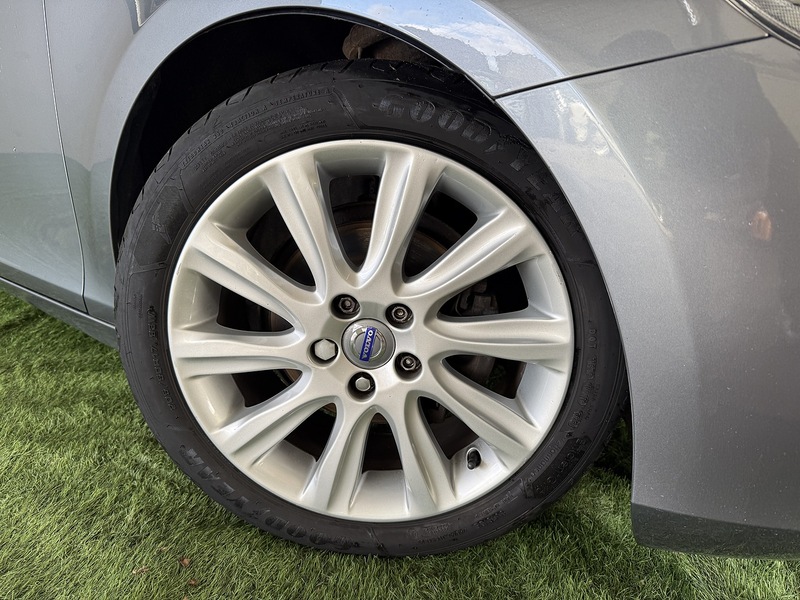 Used Volvo V40 2015 for sale - 76339763: Photo 2