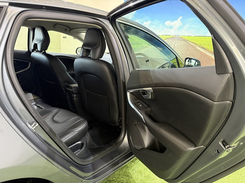 Used Volvo V40 2015 for sale - 76339763: Photo 23