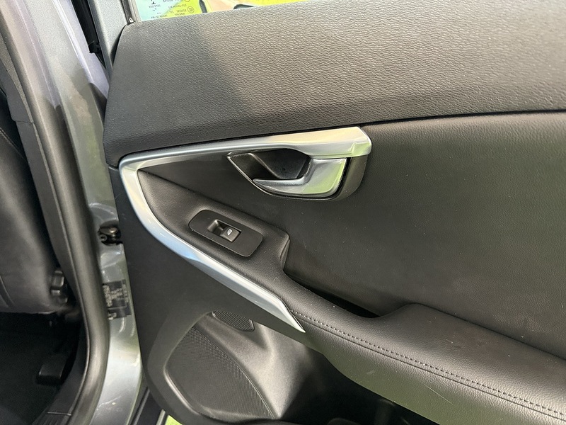 Used Volvo V40 2015 for sale - 76339763: Photo 28