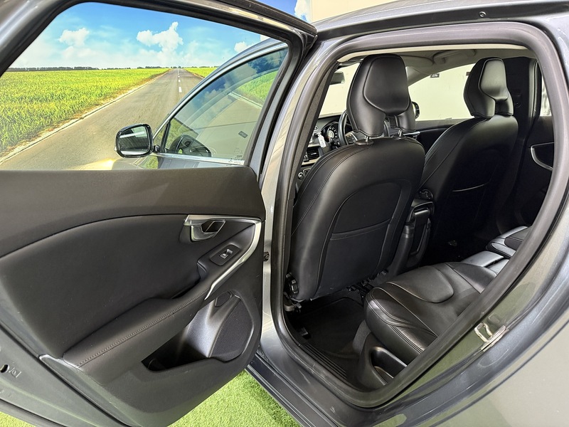 Used Volvo V40 2015 for sale - 76339763: Photo 29