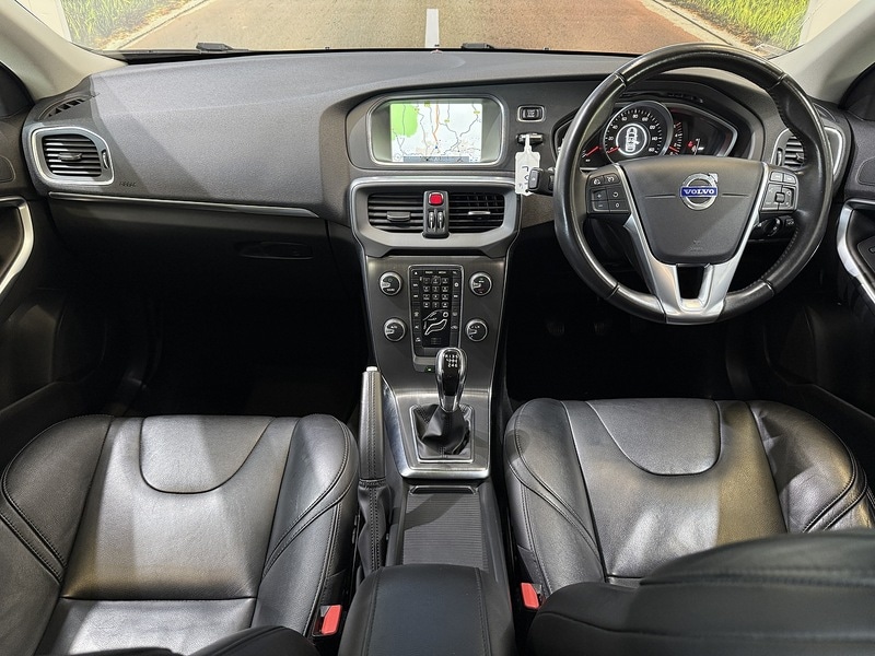 Used Volvo V40 2015 for sale - 76339763: Photo 30