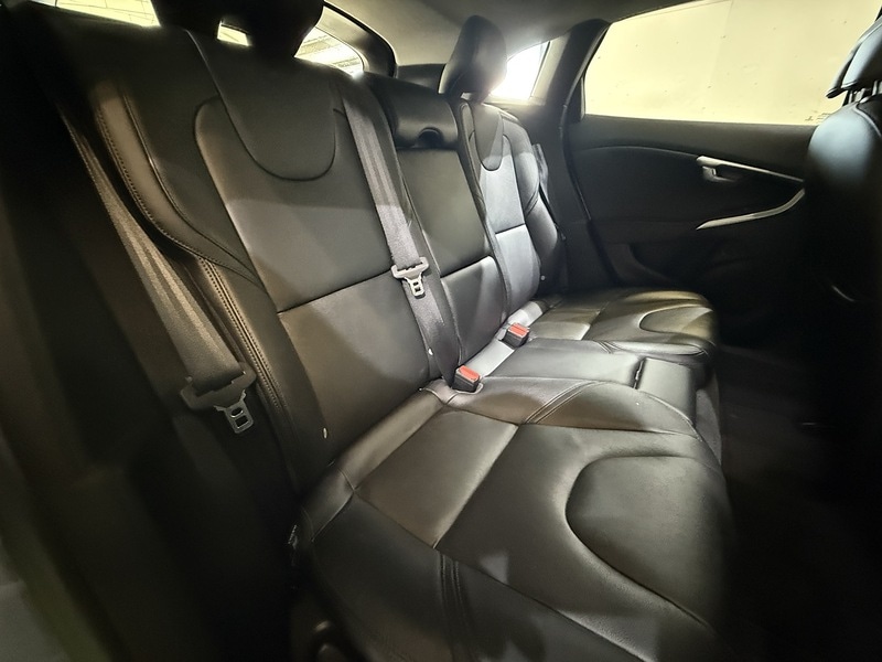 Used Volvo V40 2015 for sale - 76339763: Photo 31