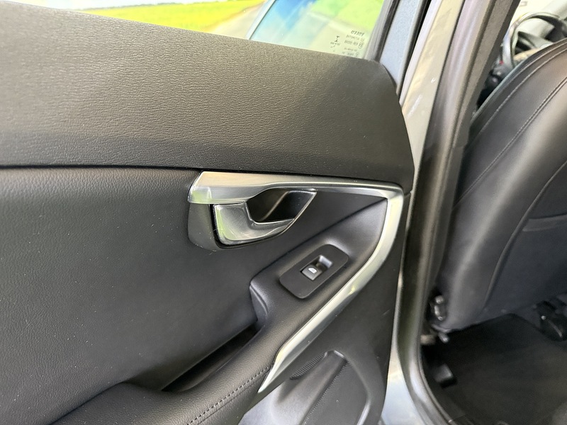 Used Volvo V40 2015 for sale - 76339763: Photo 34