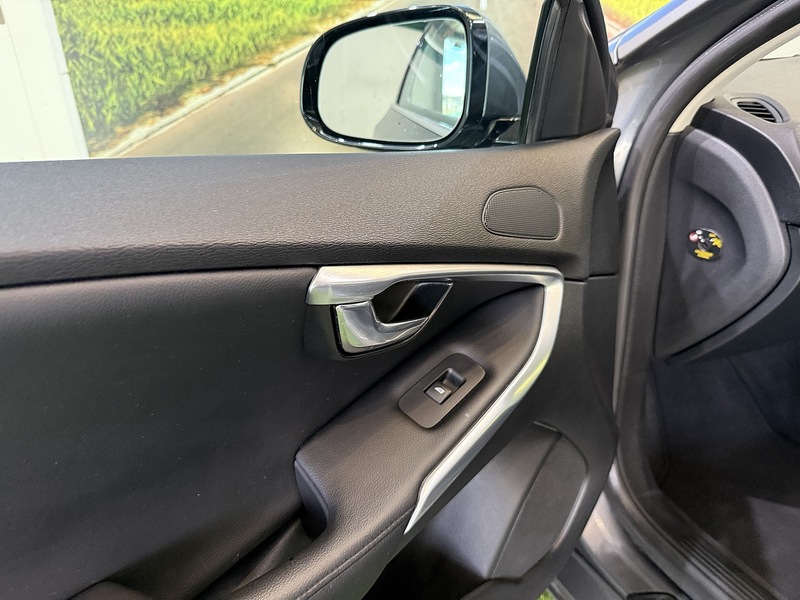 Used Volvo V40 2015 for sale - 76339763: Photo 35