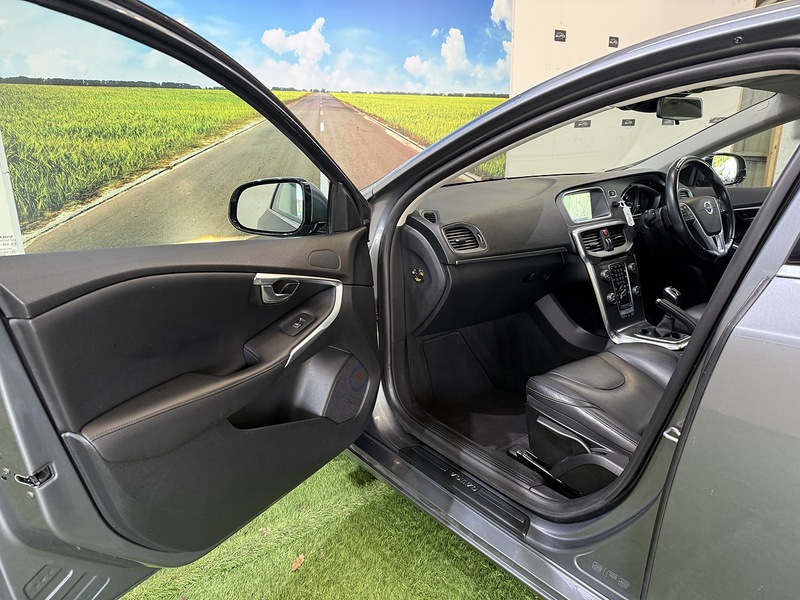 Used Volvo V40 2015 for sale - 76339763: Photo 36