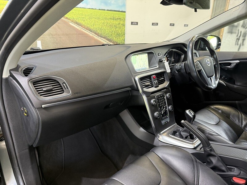 Used Volvo V40 2015 for sale - 76339763: Photo 39