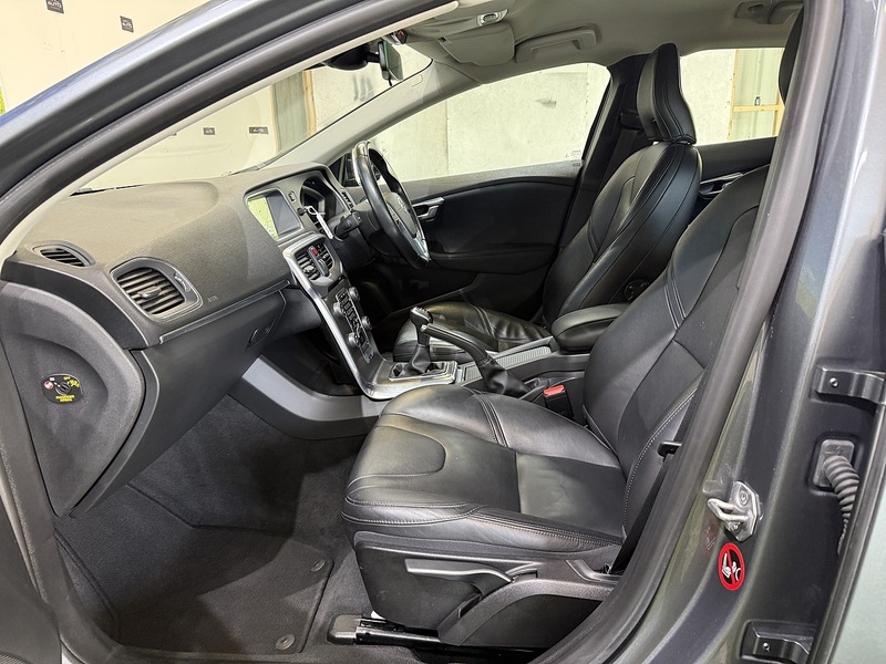 Used Volvo V40 2015 for sale - 76339763: Photo 40