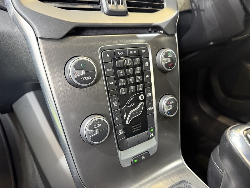 Used Volvo V40 2015 for sale - 76339763: Photo 41