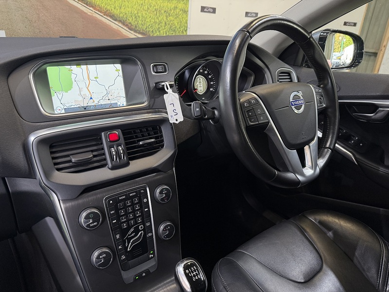 Used Volvo V40 2015 for sale - 76339763: Photo 42