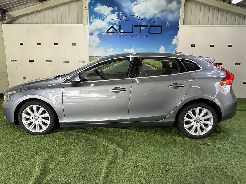 Used Volvo V40 2015 for sale - 76339763: Photo 47