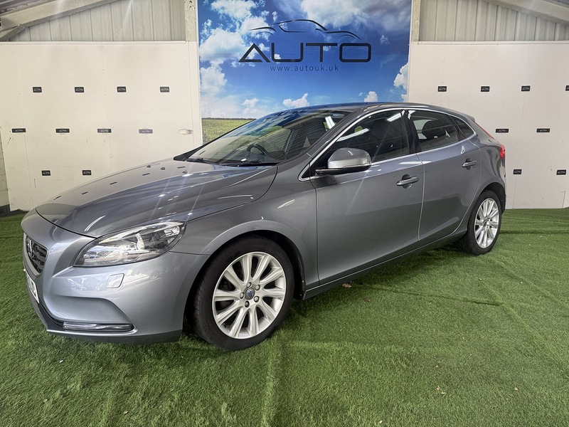 Used Volvo V40 2015 for sale - 76339763: Photo 55