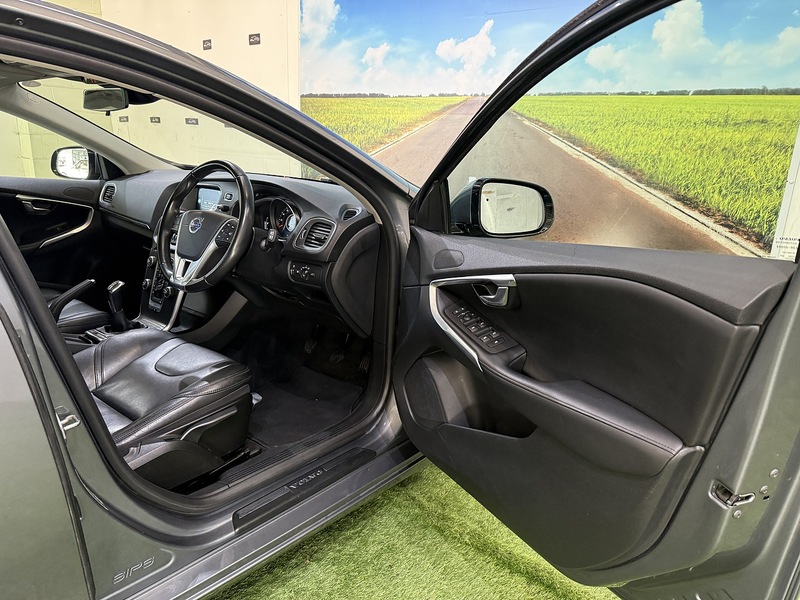 Used Volvo V40 2015 for sale - 76339763: Photo 8