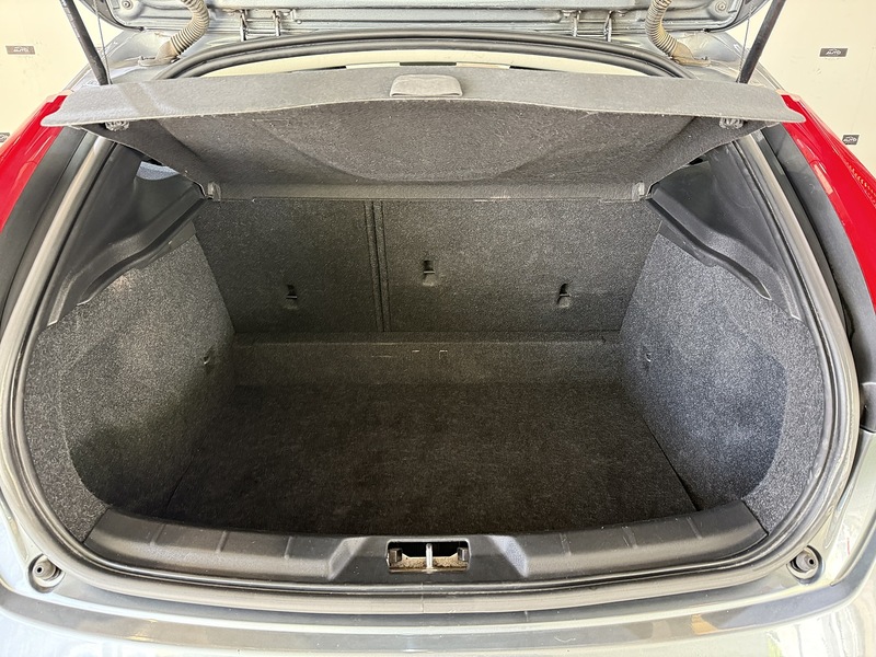 Used Volvo V40 2015 for sale - 76339763: Photo 9