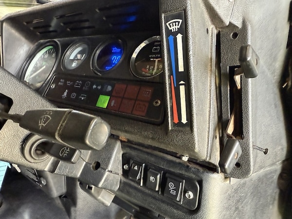 Used Land Rover Defender 90 1985 for sale - 76193973: Photo 30