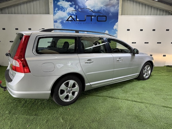 Used Volvo V70 2010 for sale - 76193992: Photo 10